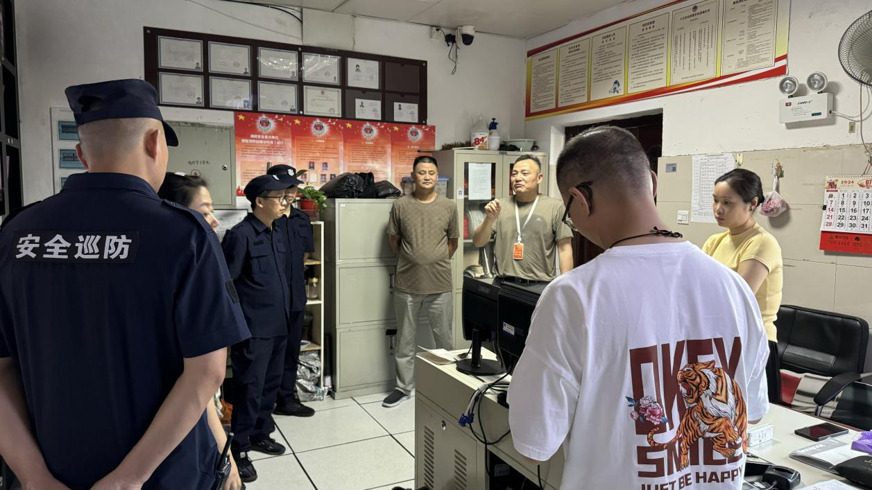 錢(qián)江商城組織消防控制室值班操作人員及安全員開(kāi)展消防安全專項(xiàng)培訓(xùn)