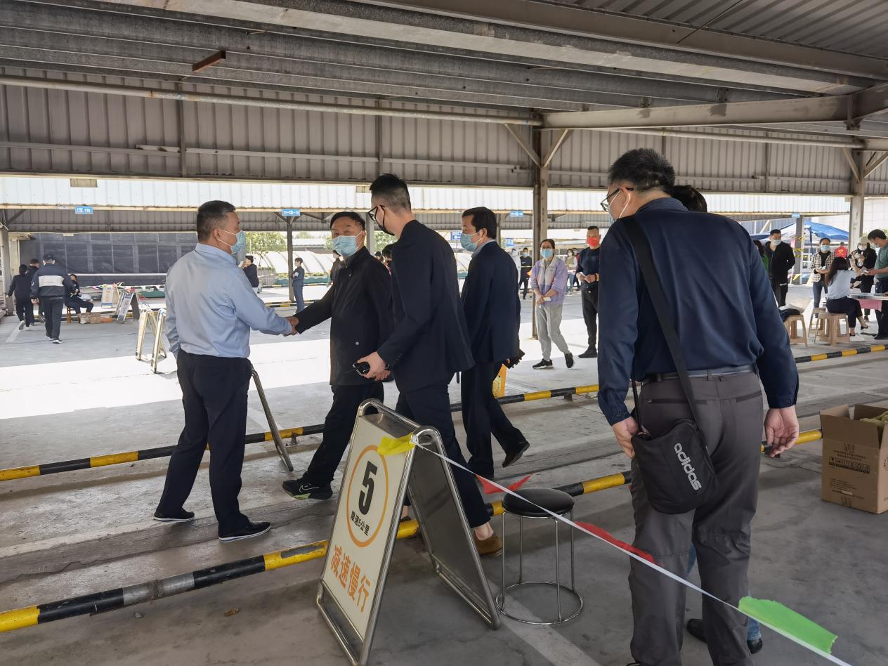 區(qū)人大常委孫劍甫一行領導蒞臨錢江商城