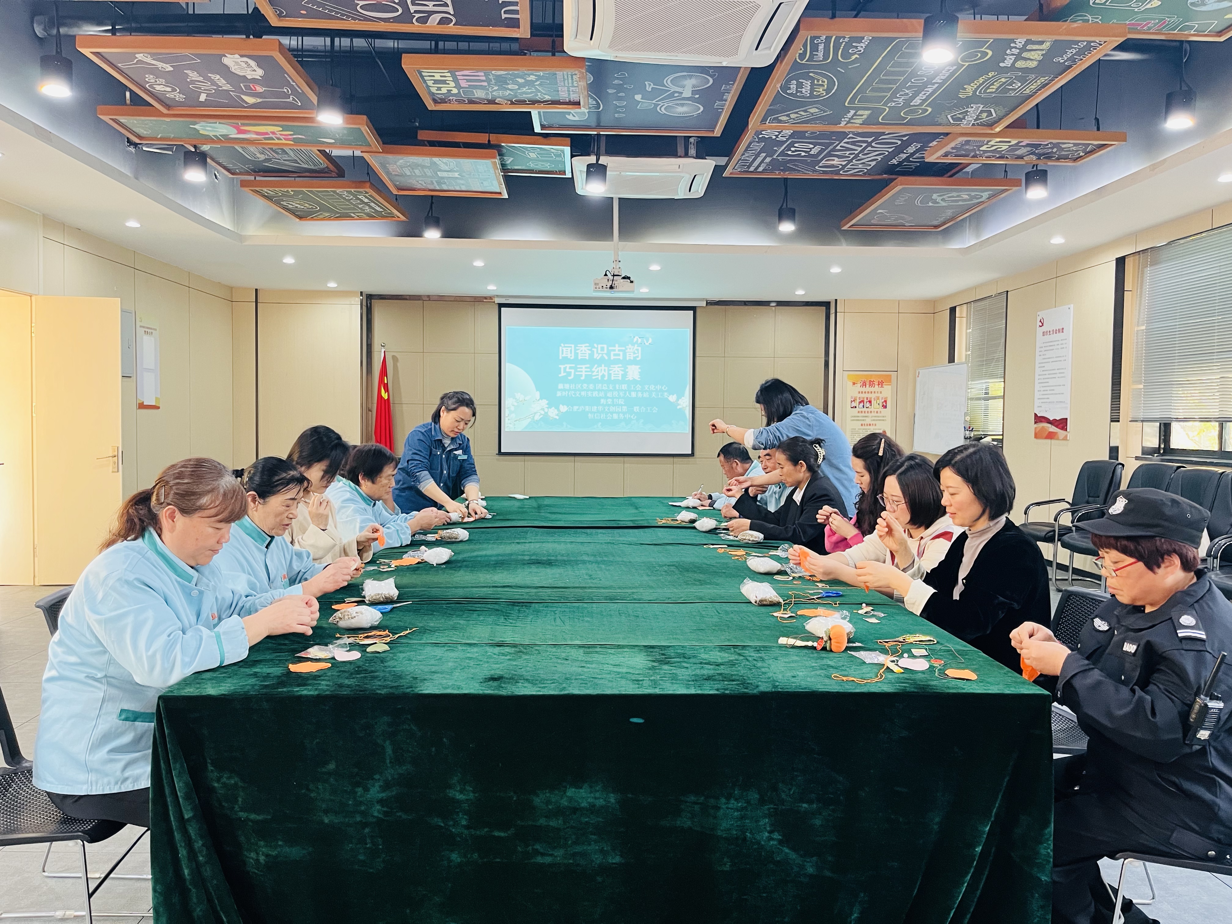 “聞香識(shí)古韻 巧手納香囊”活動(dòng)在廬陽(yáng)建華文創(chuàng)園舉辦