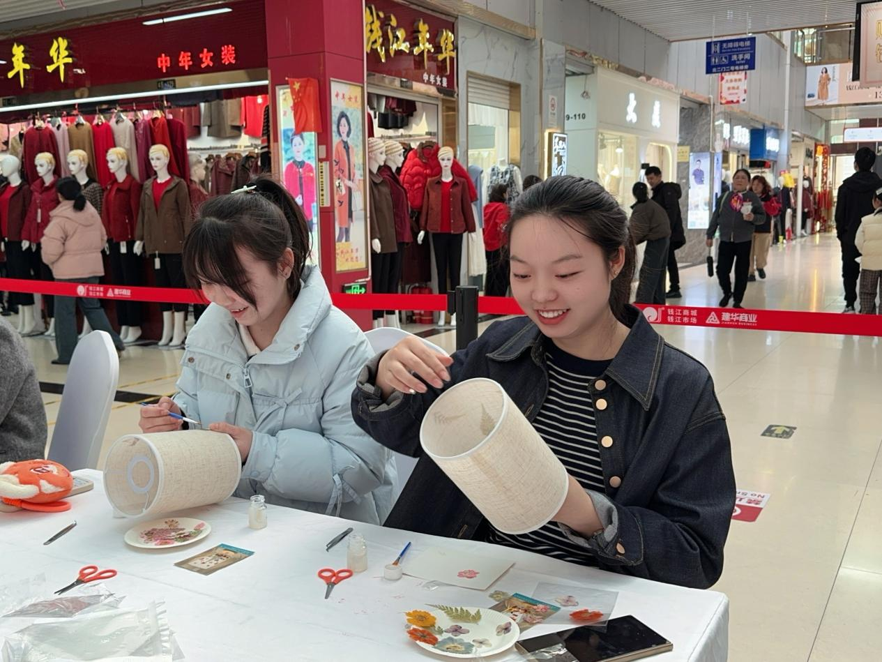 錢江商城三八節活動：花燈弄影 雅韻流光