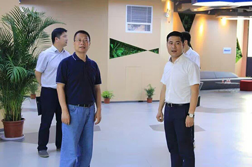 20160818拱墅區(qū)委常委、組織部李煒蒞臨杭州建華文創(chuàng)集團(tuán)總部調(diào)研指導(dǎo) (3).jpg